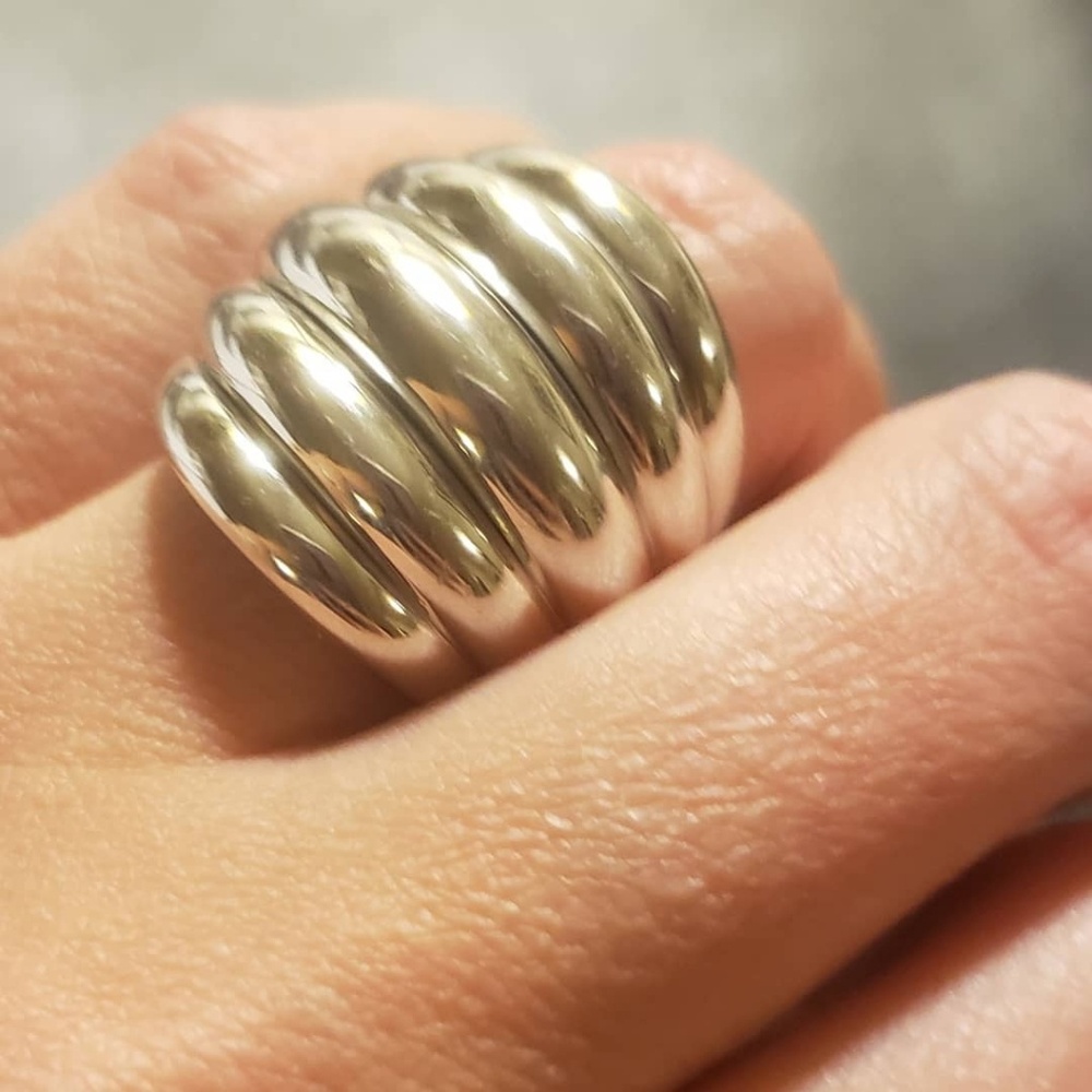 Designer White Gold Large Dome Ring. Size 6 - Picture 4 of 7
